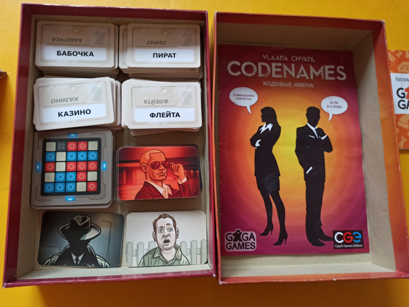 Настольная игра кодовые имена/ codenames: примерь на себя роль тайного агента.