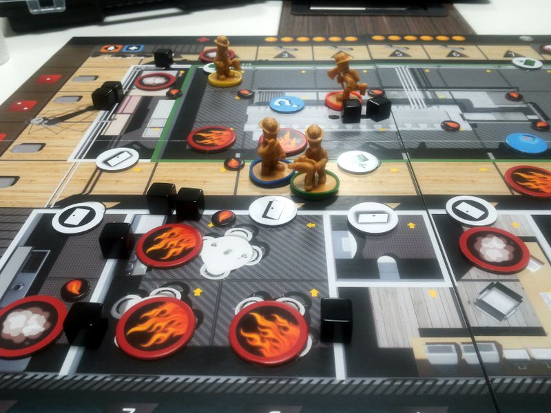 Настольная игра 01:большой пожар	(flash point: fire rescue)